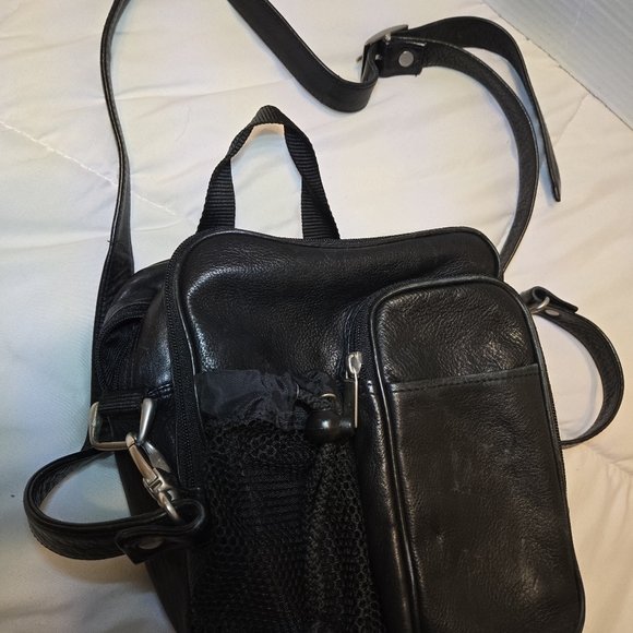 Vintage Wilson’s Leather Black Messenger Shoulder Bag Camera Crossbody Travel - Picture 3 of 10